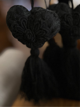 Load image into Gallery viewer, Heart Tassel / Black
