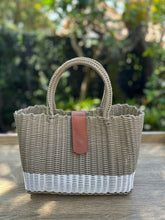 Load image into Gallery viewer, Mini Champagne White bag / Camel Leather Magnetic Closure
