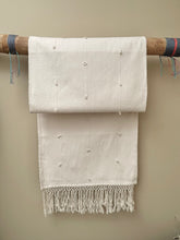 Load image into Gallery viewer, Sierra Natural/ White Bed End / Runner
